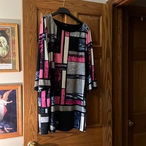 Pink, black, blue and white long shirt. Fun w/leggings.